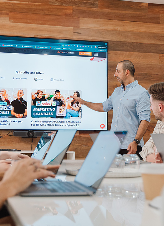 MMX team talking about HubSpot